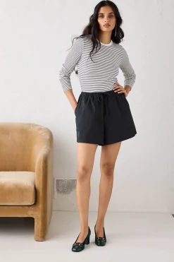 Annika Shorts Black