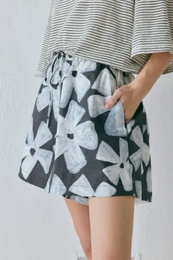 Annika Shorts Fiore