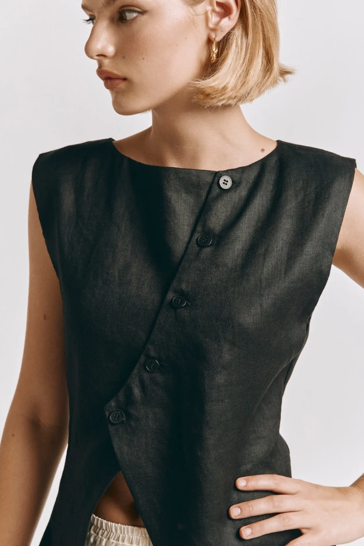 Aria Vest Black