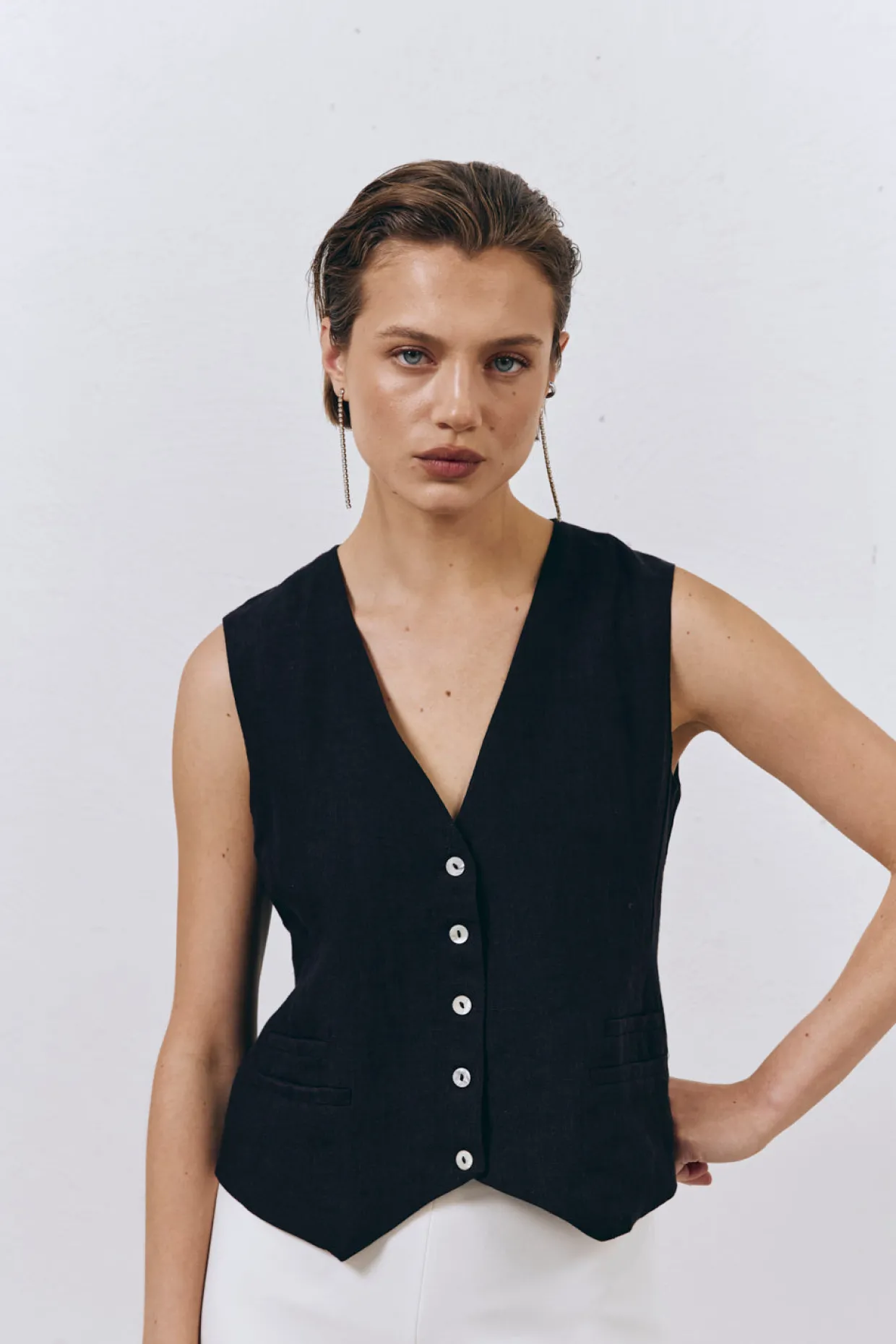 Italian Streets Linen Vest Black
