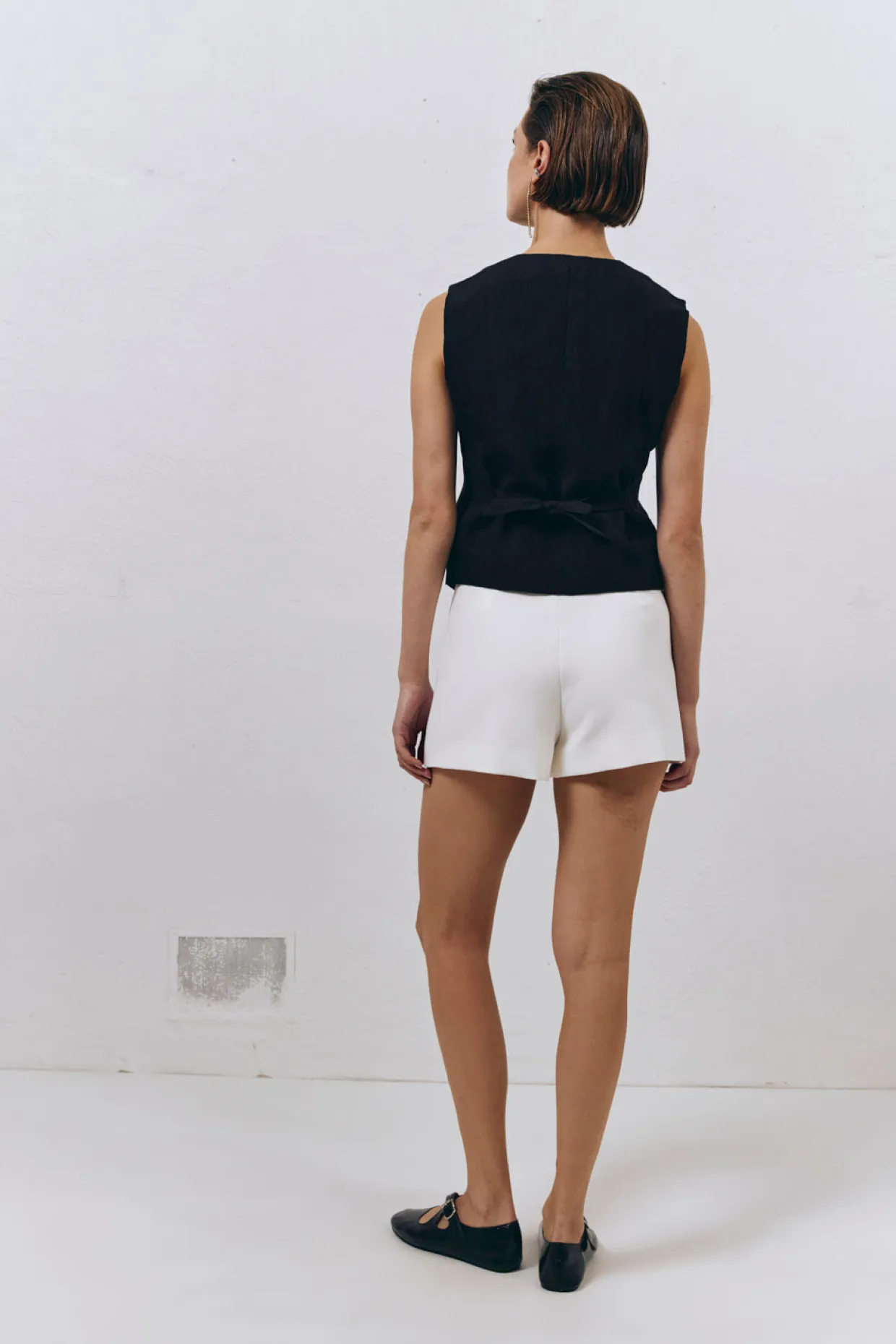 Italian Streets Linen Vest Black