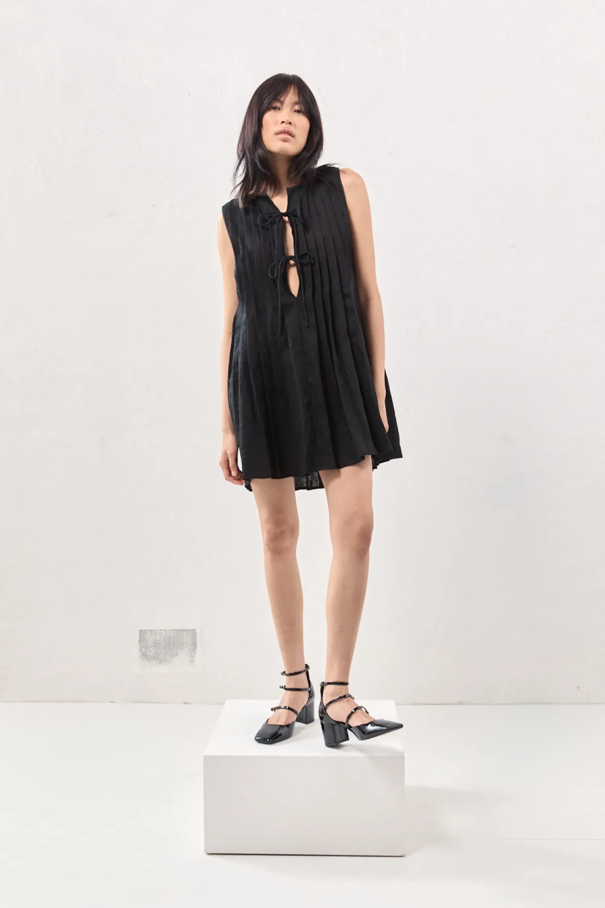 Valeria Linen Mini Dress Black