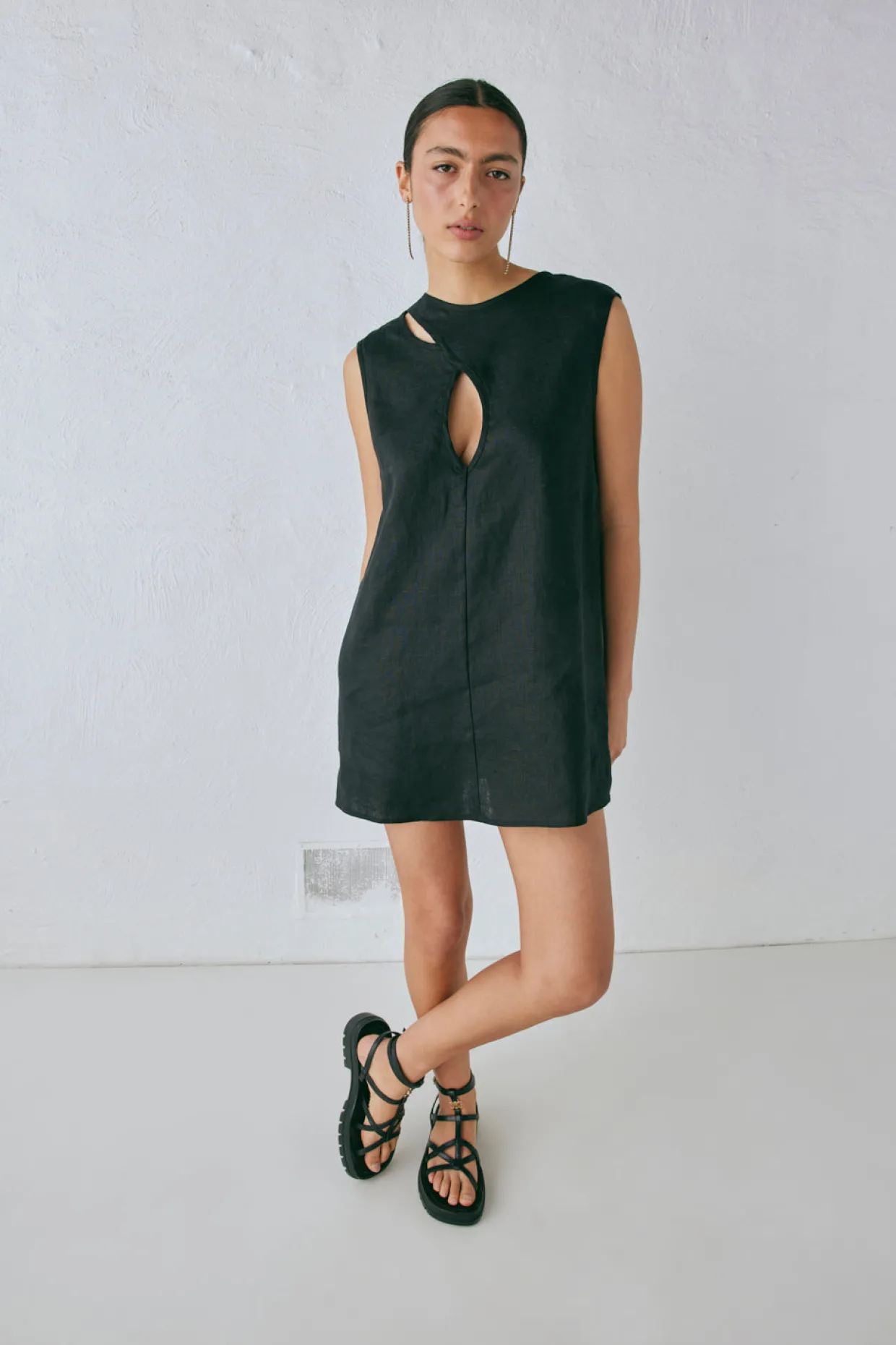 Yuri Linen Mini Dress Black