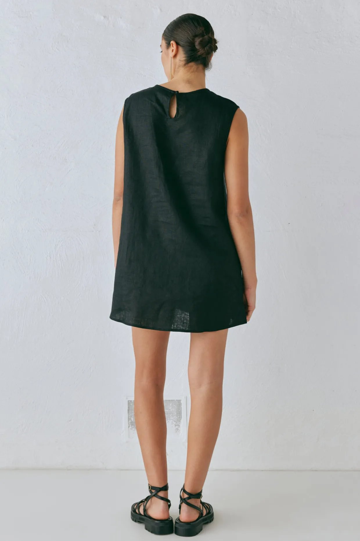 Yuri Linen Mini Dress Black